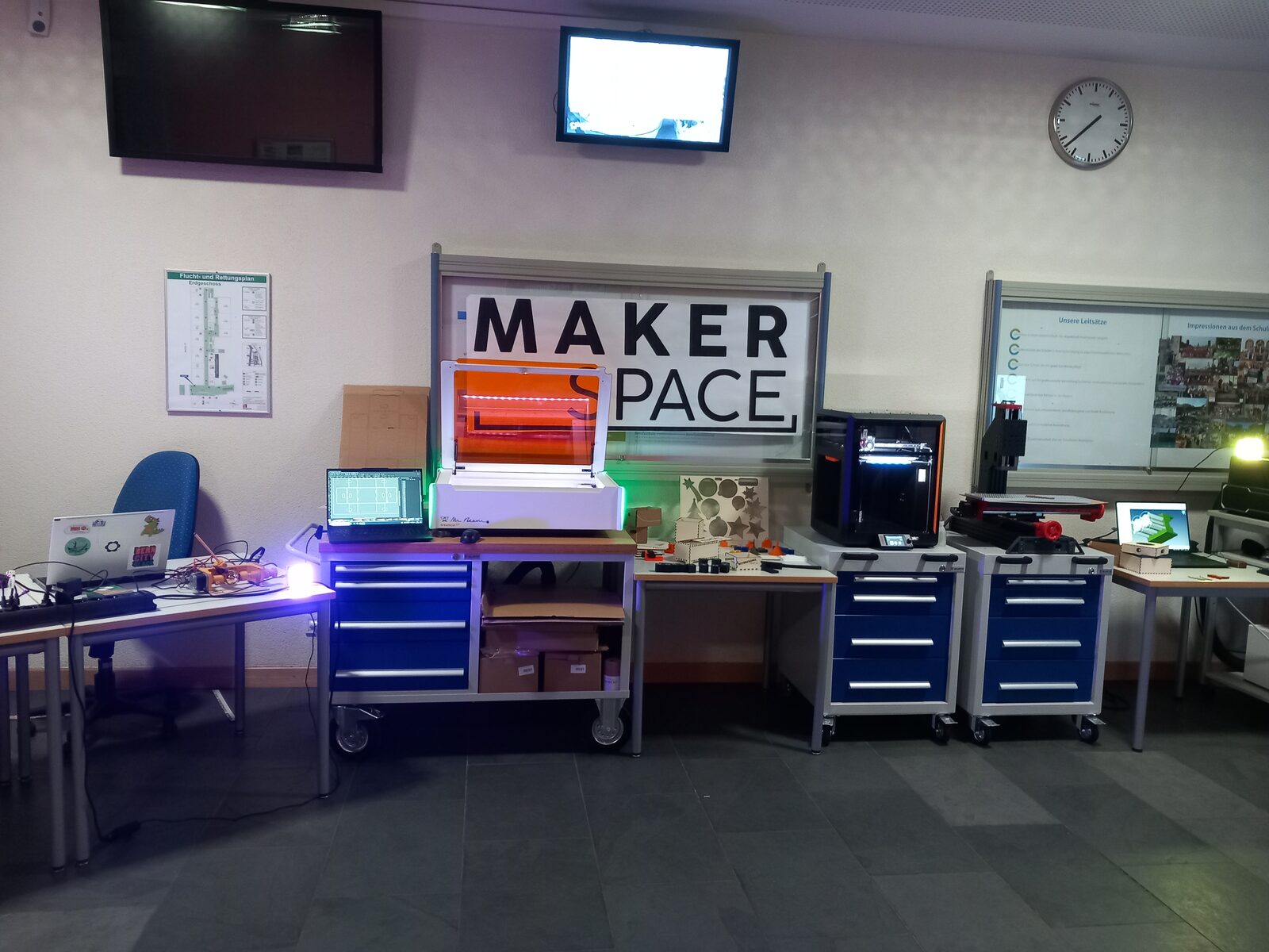Elektronikarbeitsplätze und Messgeräte