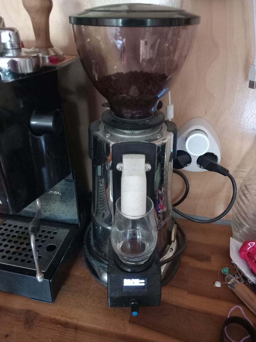Umgebaute Kaffeemühle mit Steuerung