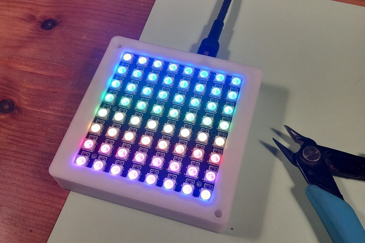 Leuchtende LED-Matrix im Gehäuse